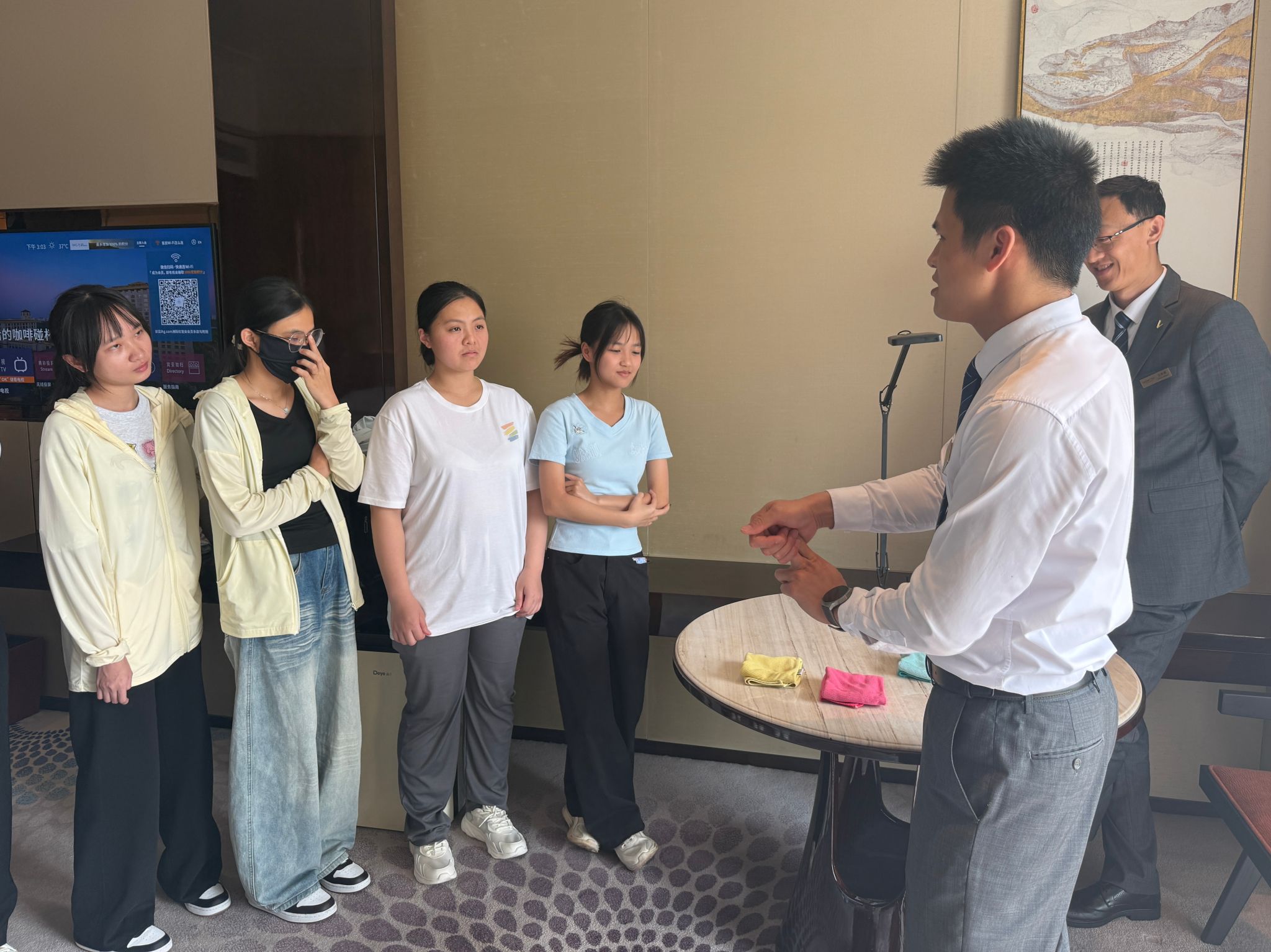 本次实践教学特邀酒店客房部楼层经理王