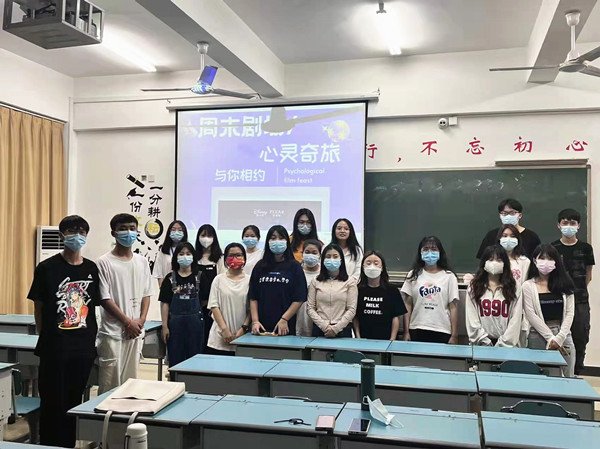 //鼠标触发对象 targetCel