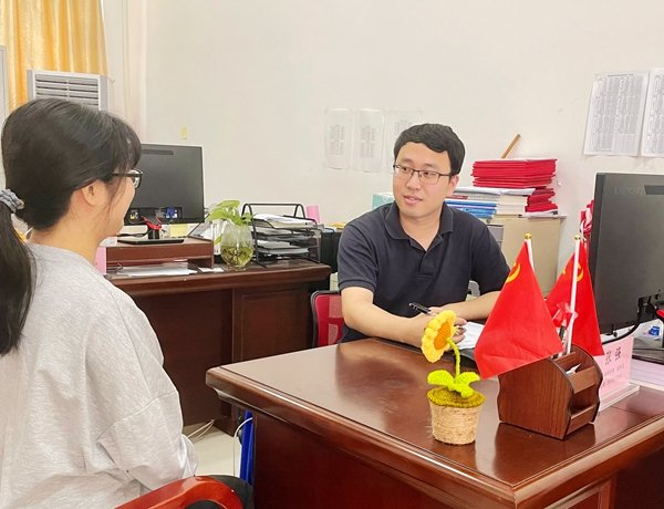 //鼠标触发对象 targetCel