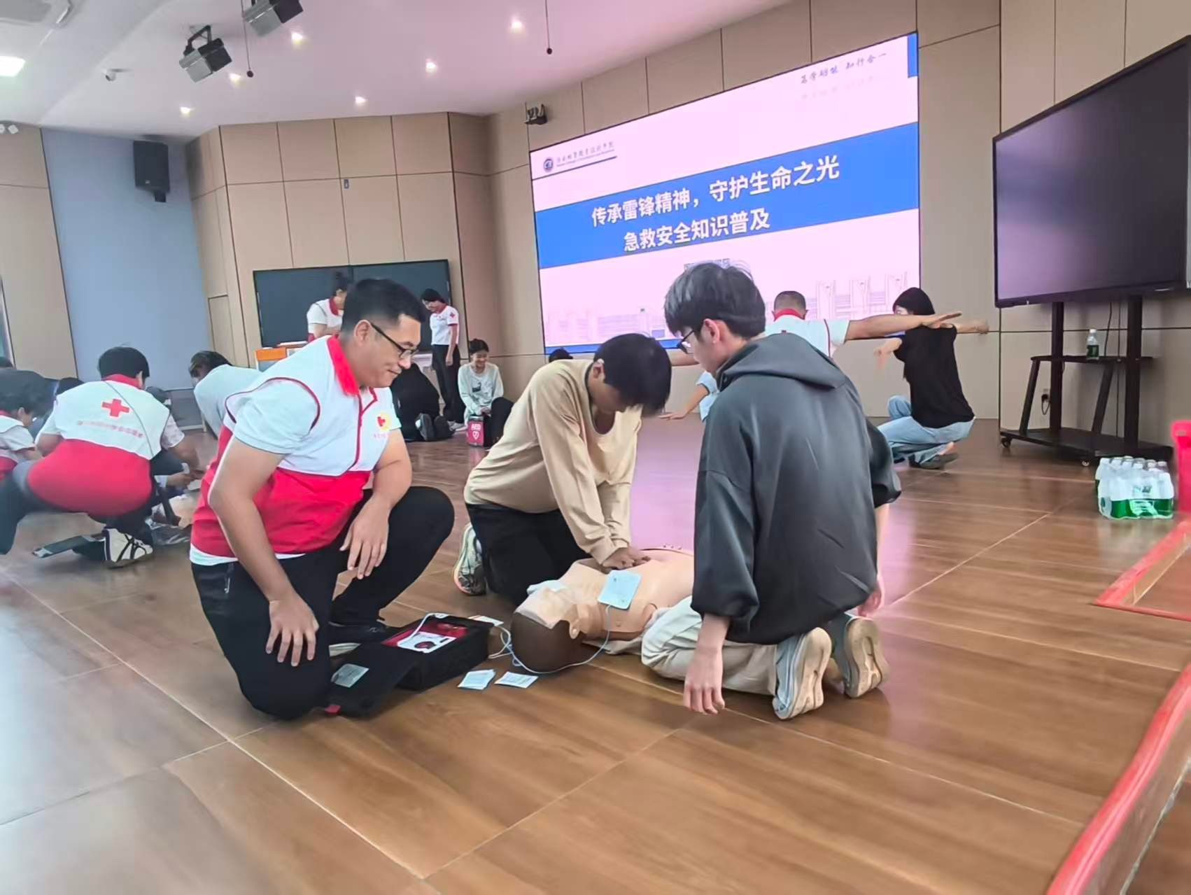 活动秉持“人人学急救