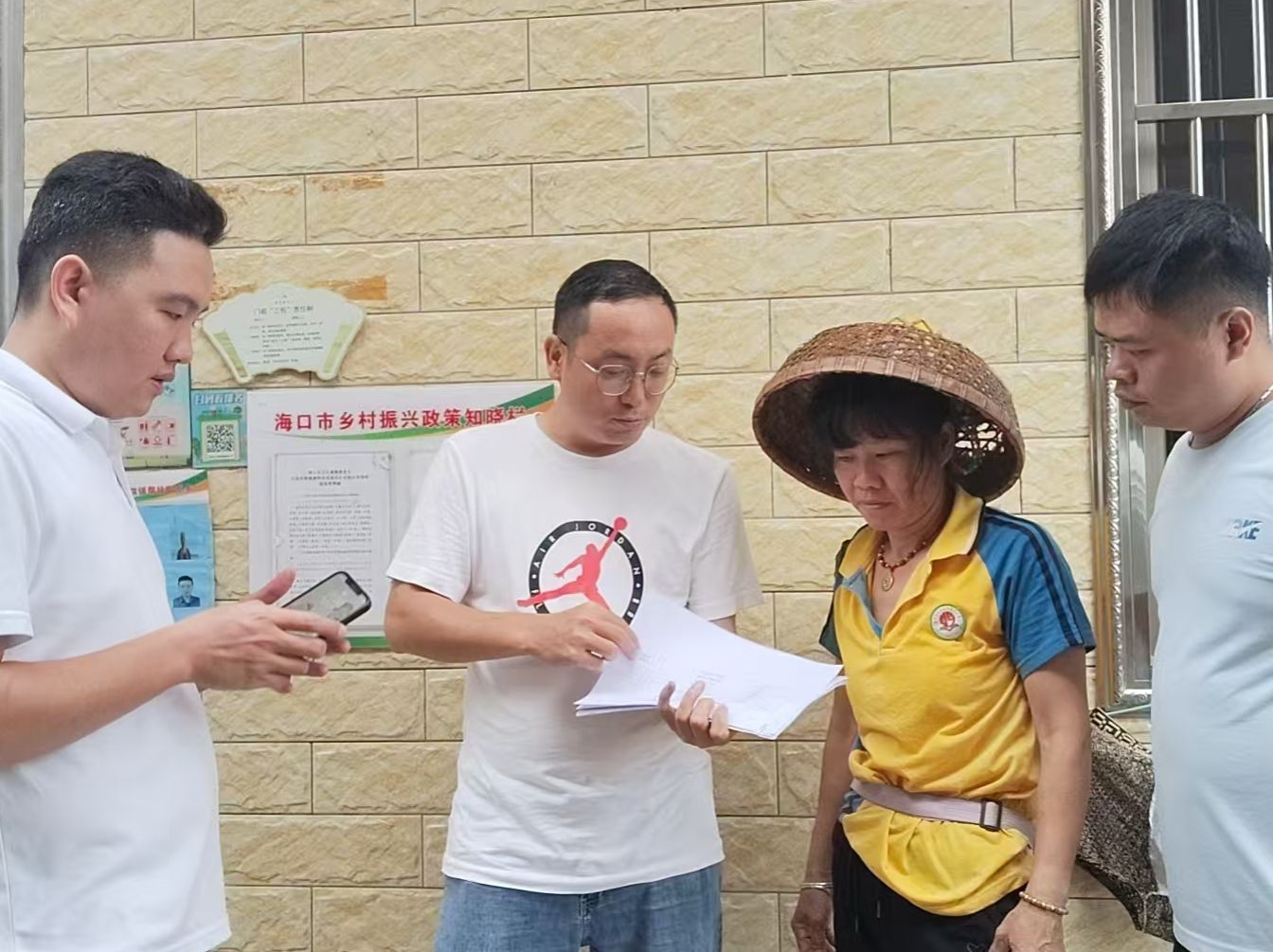 鼠标移走后会返回“预告片”（默认fa