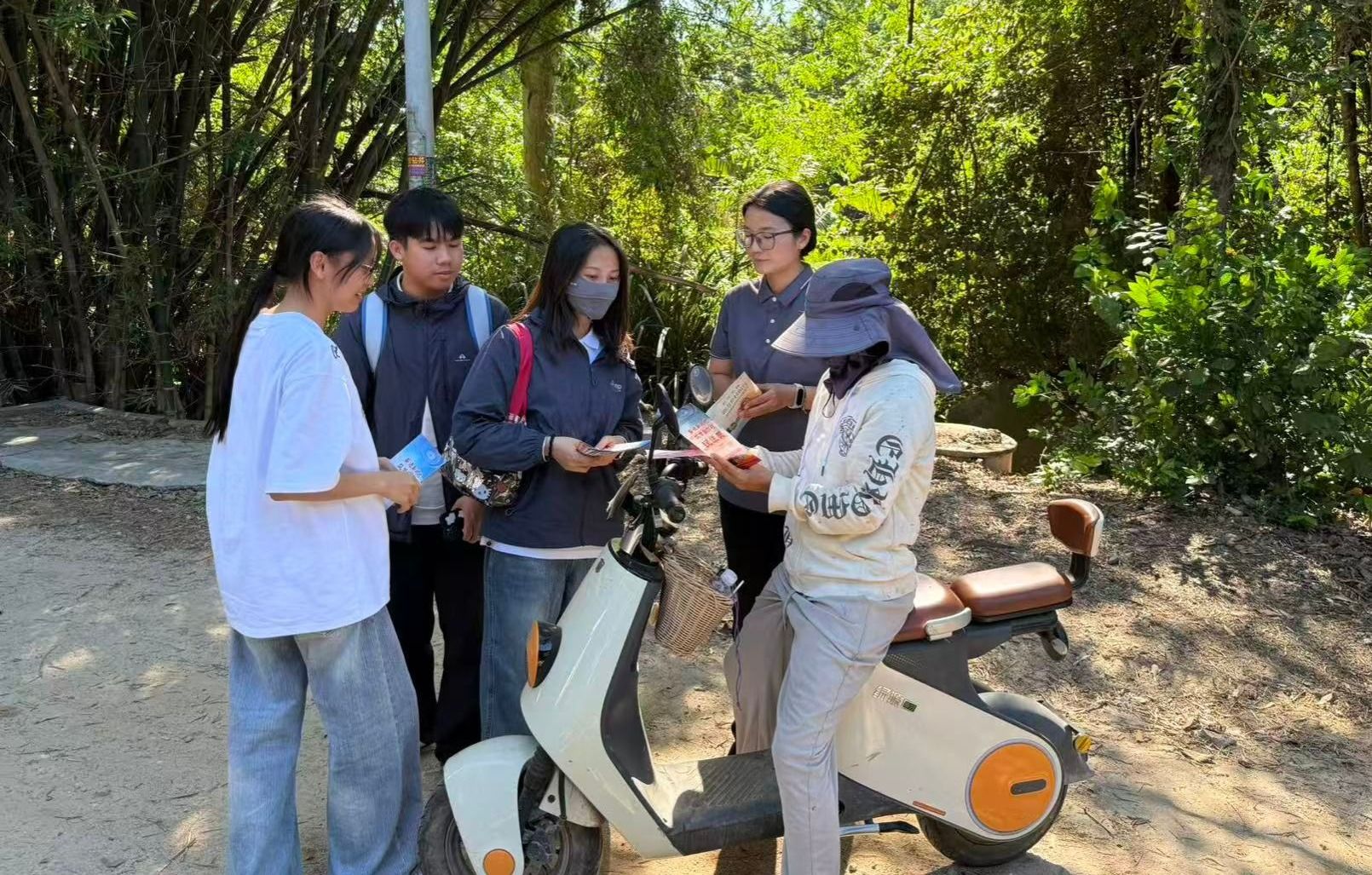 推动民法典走到群众身边