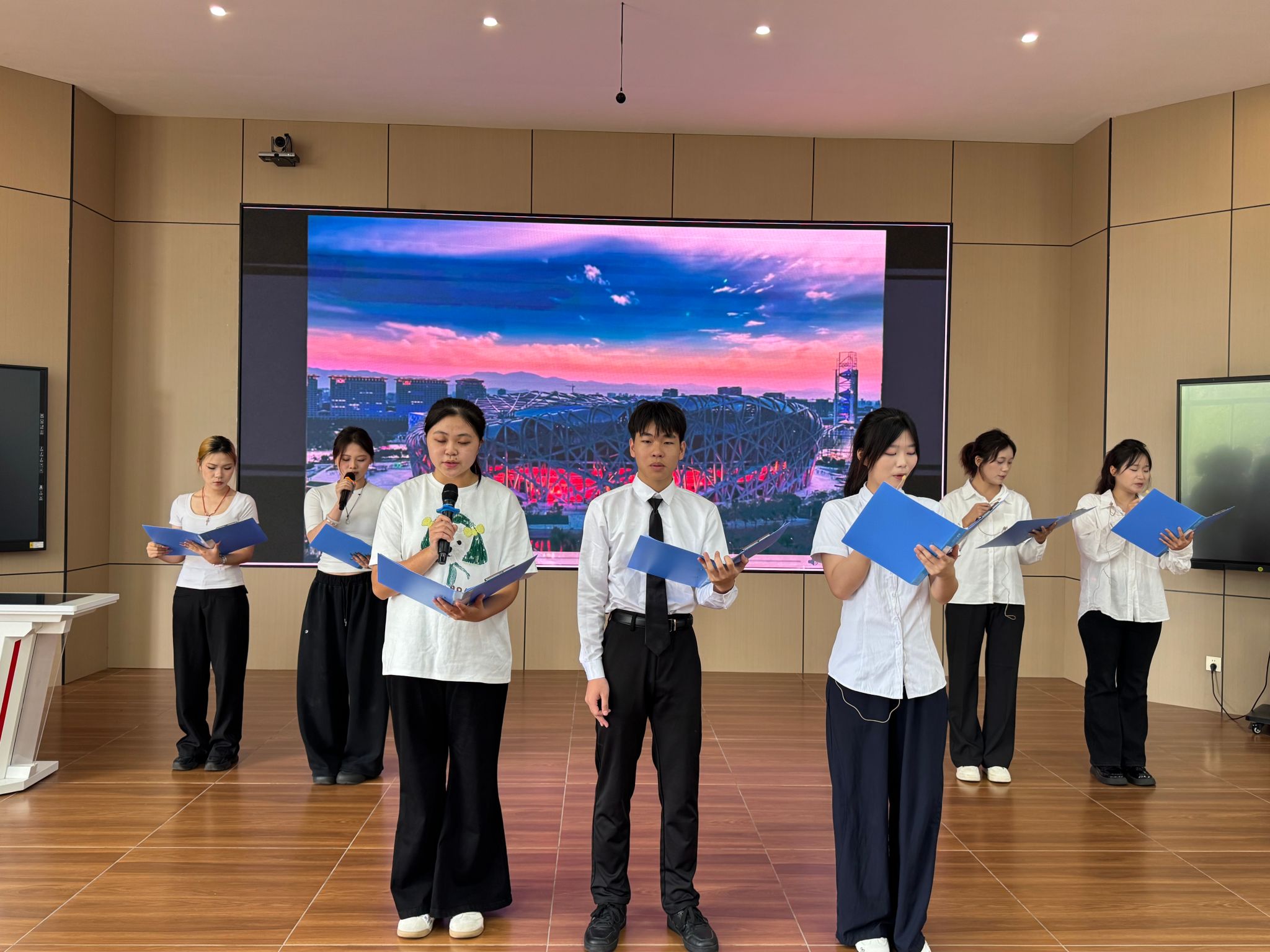 盆晨娇等26名同学荣获“阅读达人”称