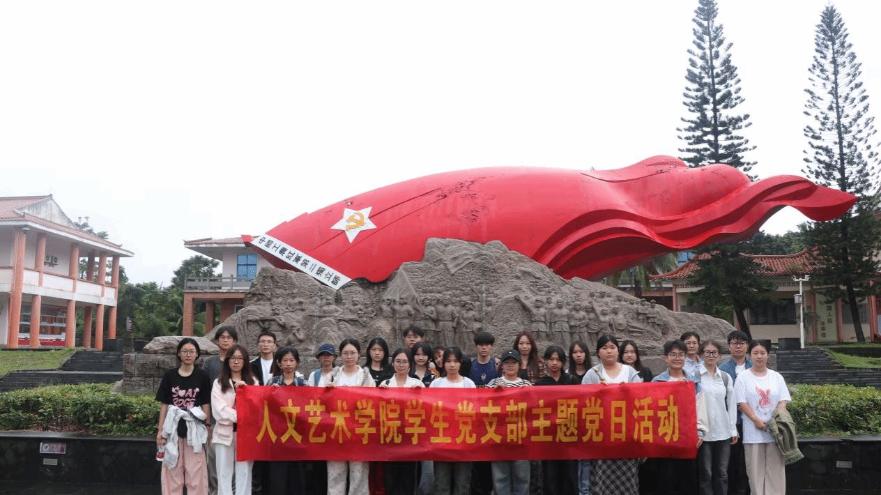 生动再现了革命先烈在极端艰苦环境下坚