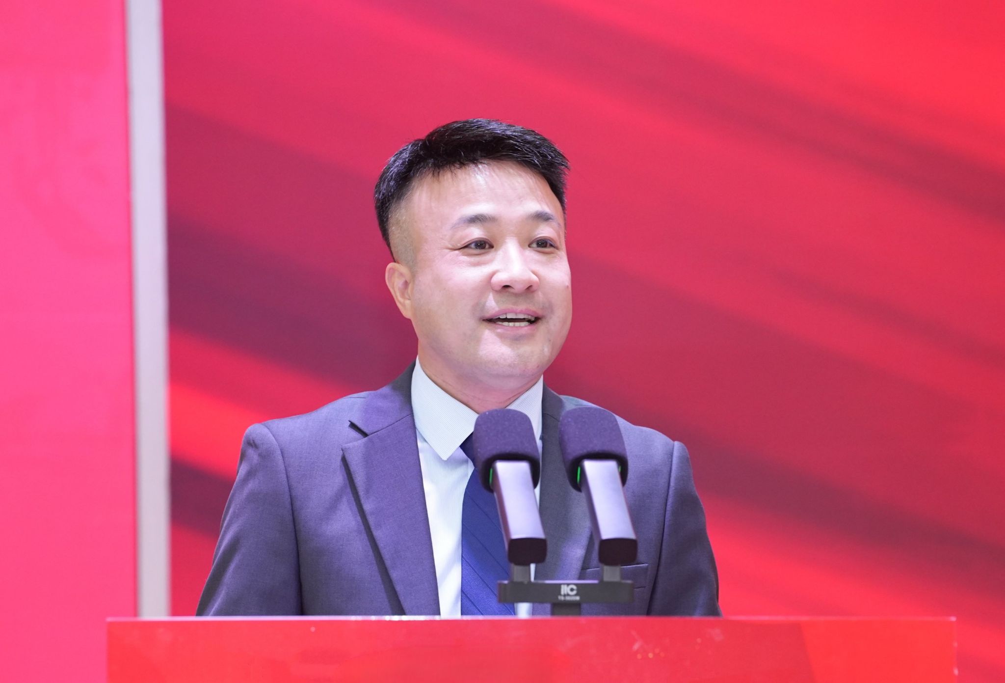 张修志主持典礼