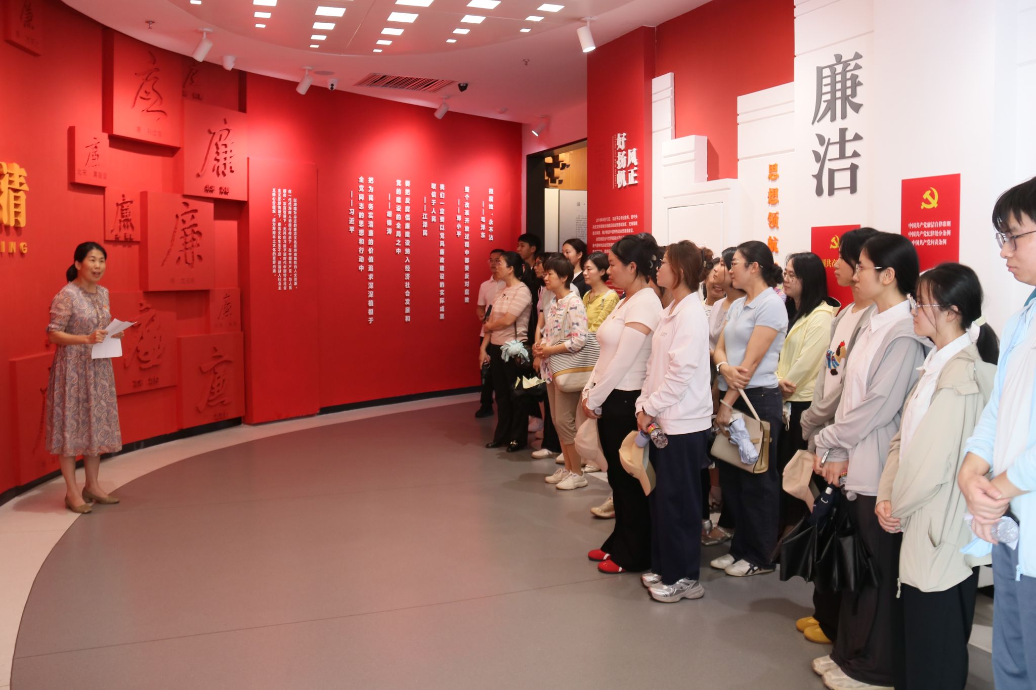入党积极分子齐聚一堂