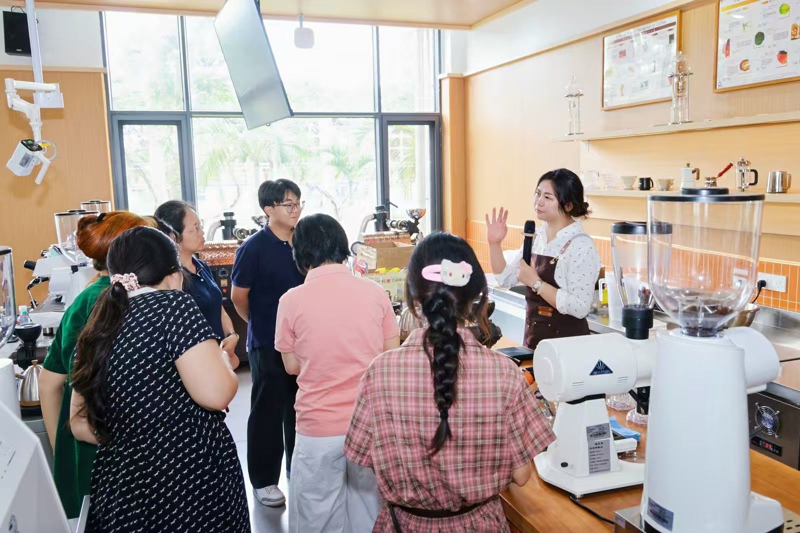 任莉君等五位海南非遗美食传承人现场指