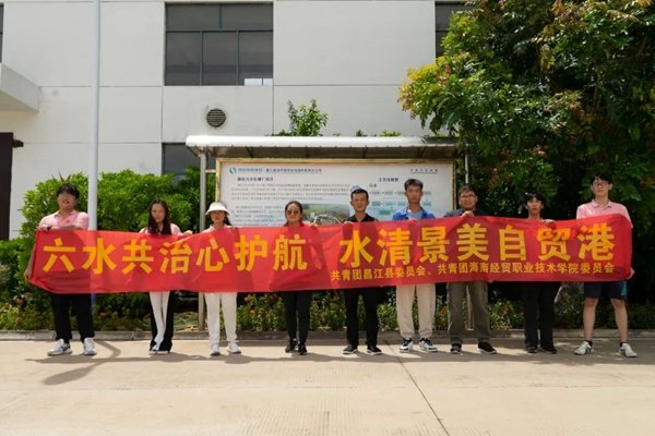 团队成员通过趣味活动比赛
