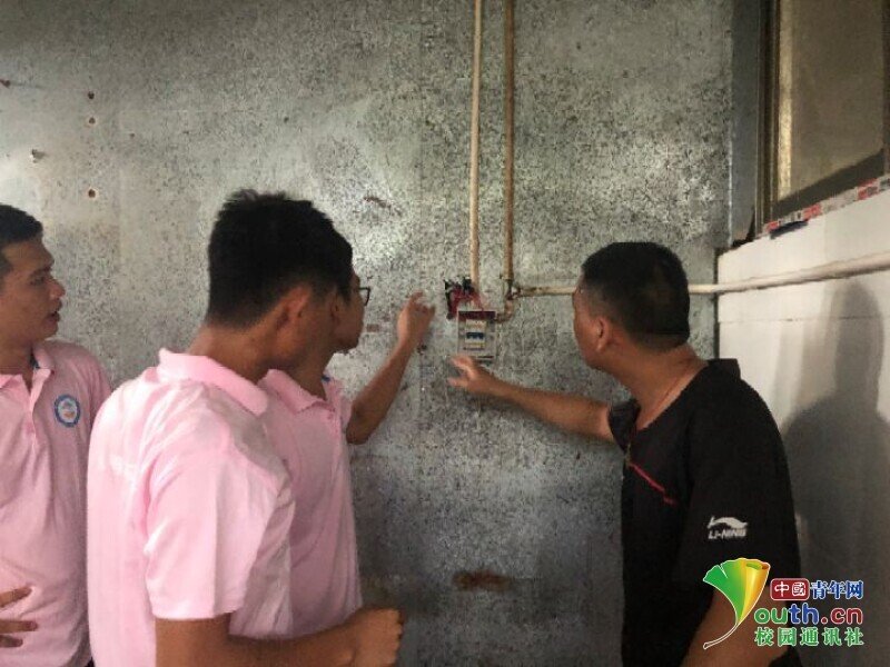 石山互联陈强经理告诉指导老师和实践队