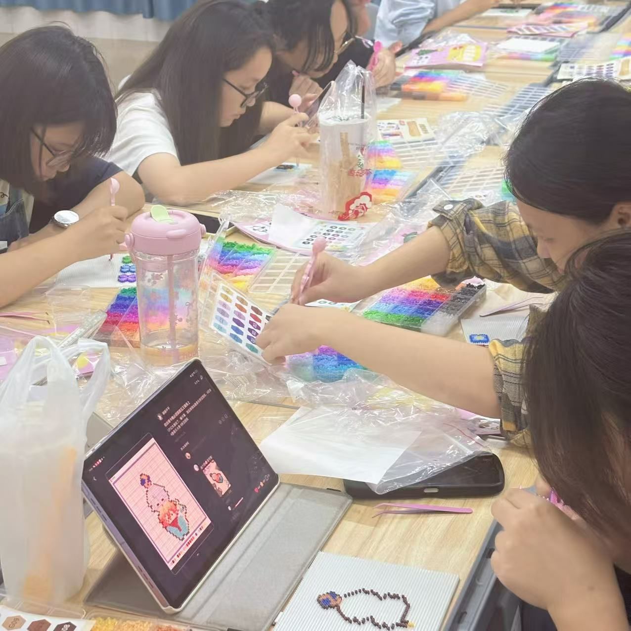 众多学子踊跃参与
