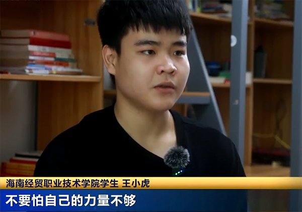 //titCell里面包含的要显示/