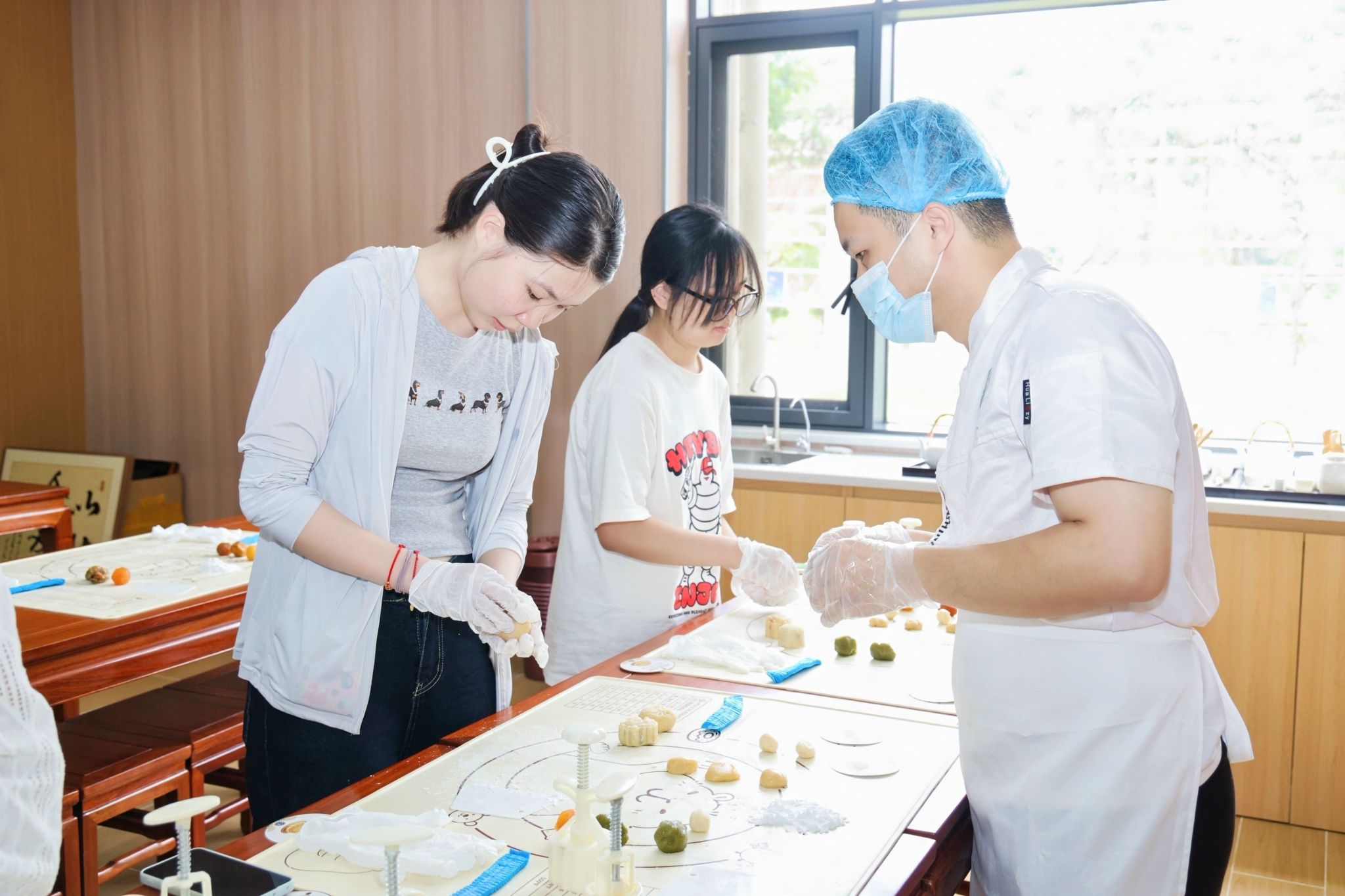 将海南非遗美食文化深度融入专业实践育