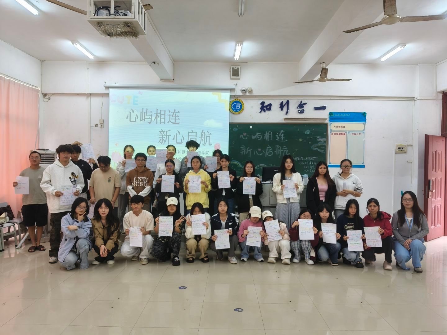 带领同学们从“高中小船”驶入“海经贸