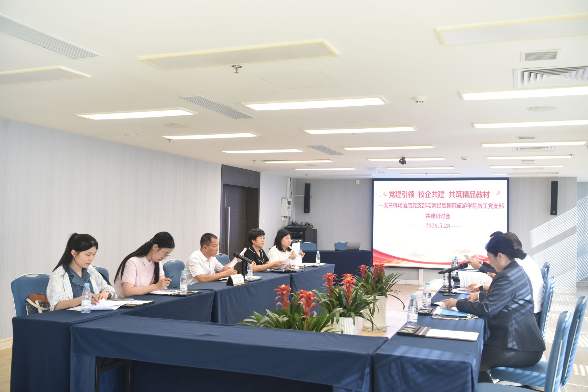 深度融合校企党建工作