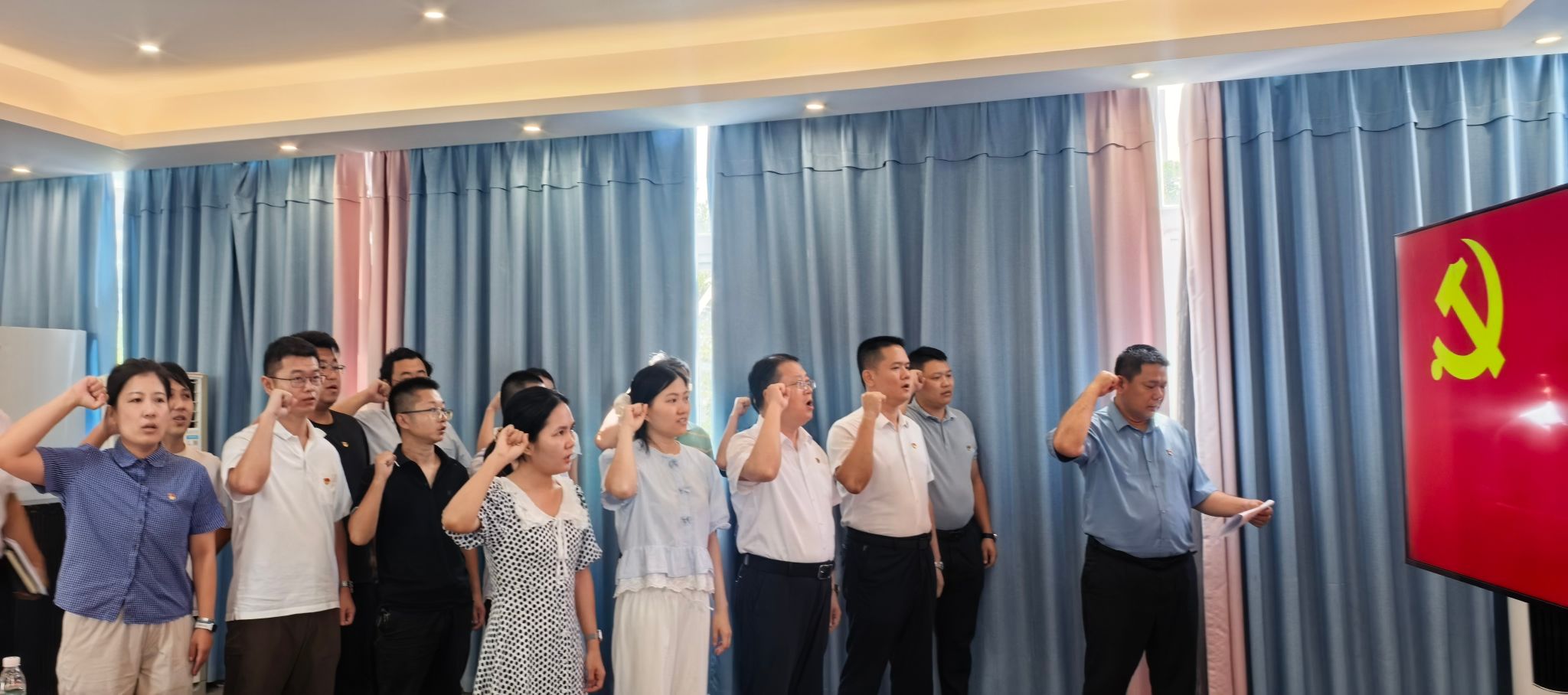 增强基层党组织的凝聚力和向心力