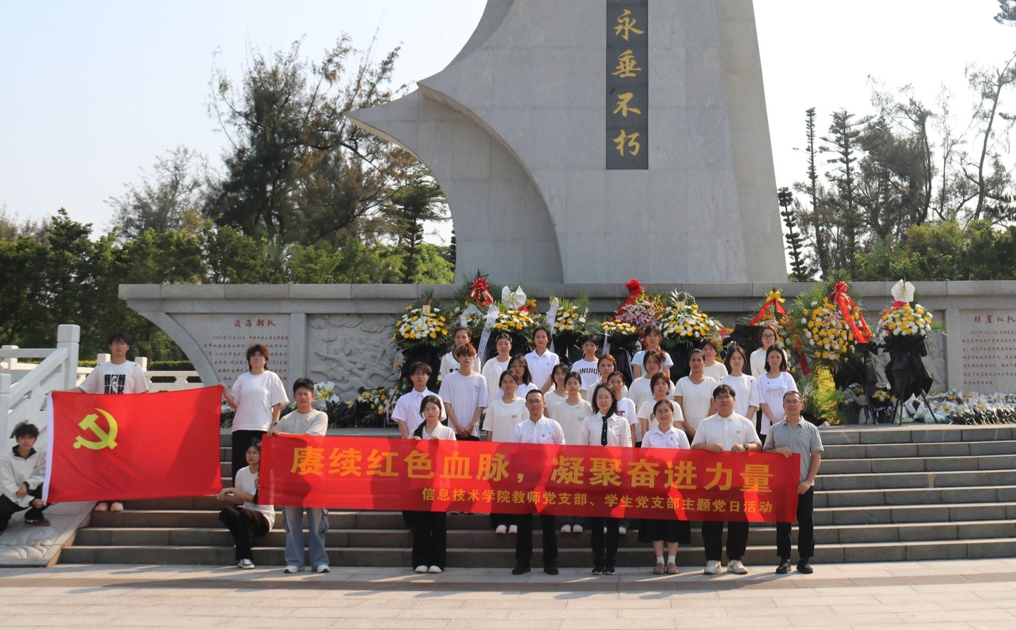 代晓明深情讲述了76年前解放军以木船