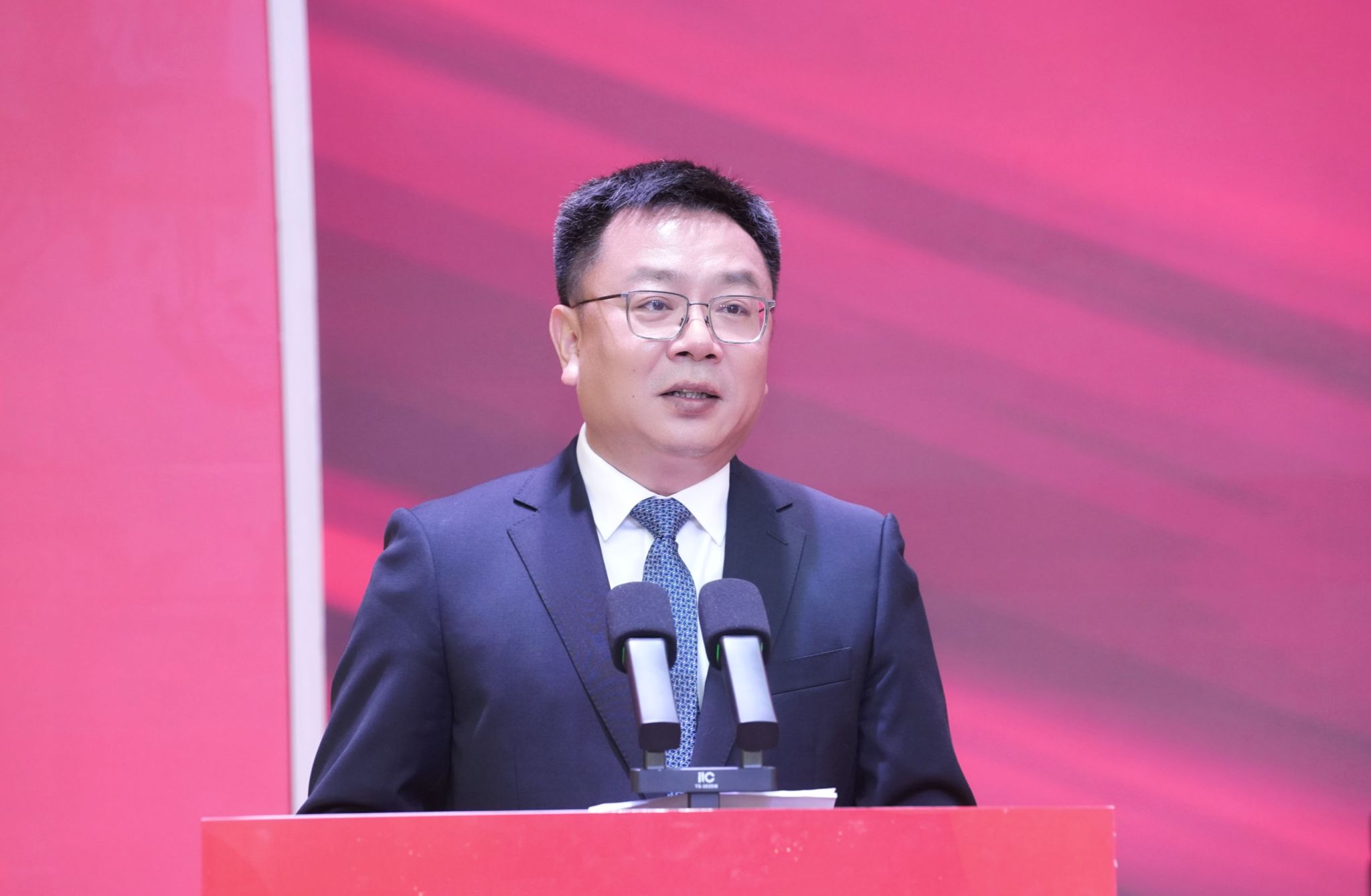 满载着母校的殷切嘱托与青春的炽热梦想