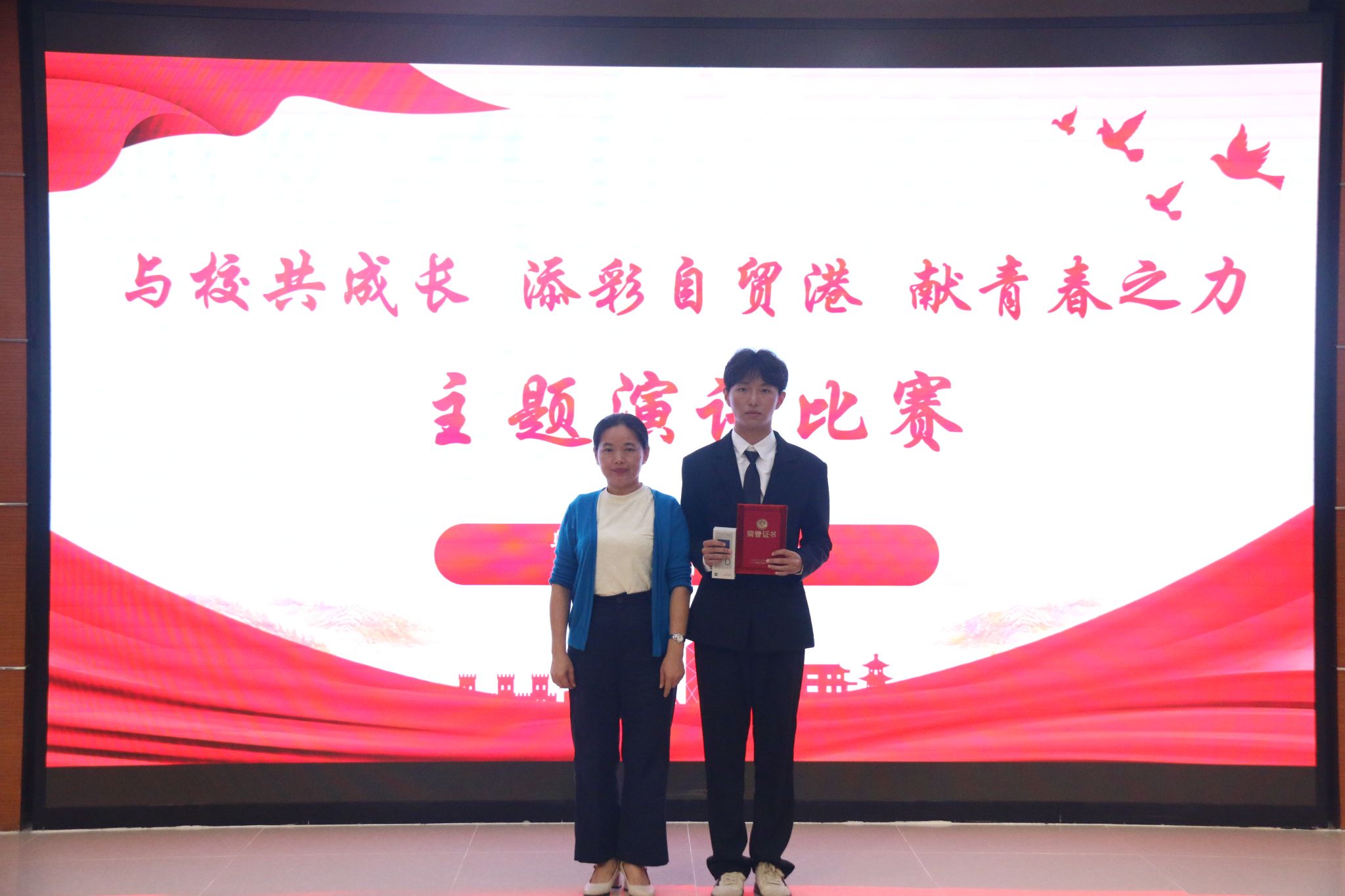 比赛现场氛围热烈浓厚