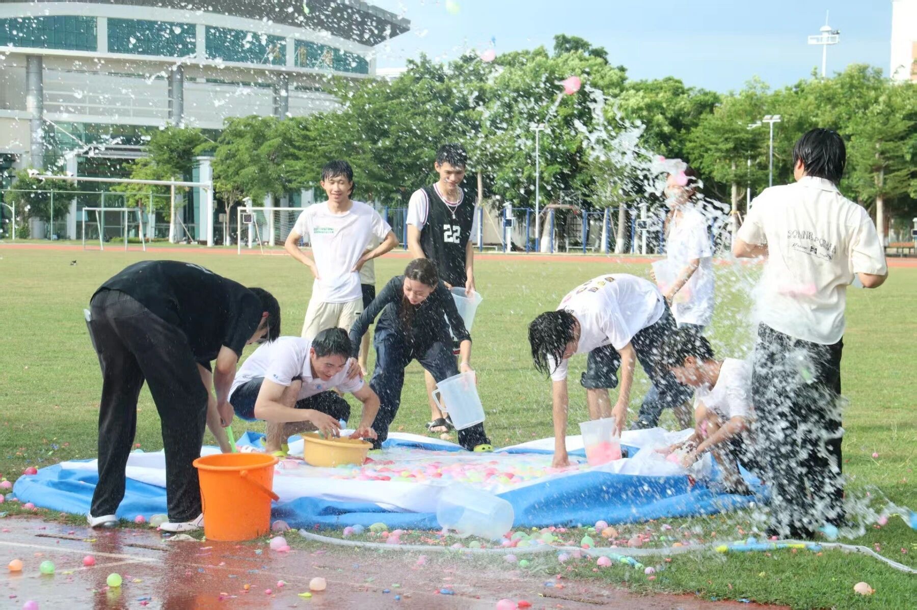 本次活动以“水球大作战”为核心